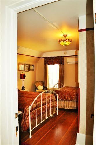 Victorian Inn & Carriage House Гардинър Екстериор снимка